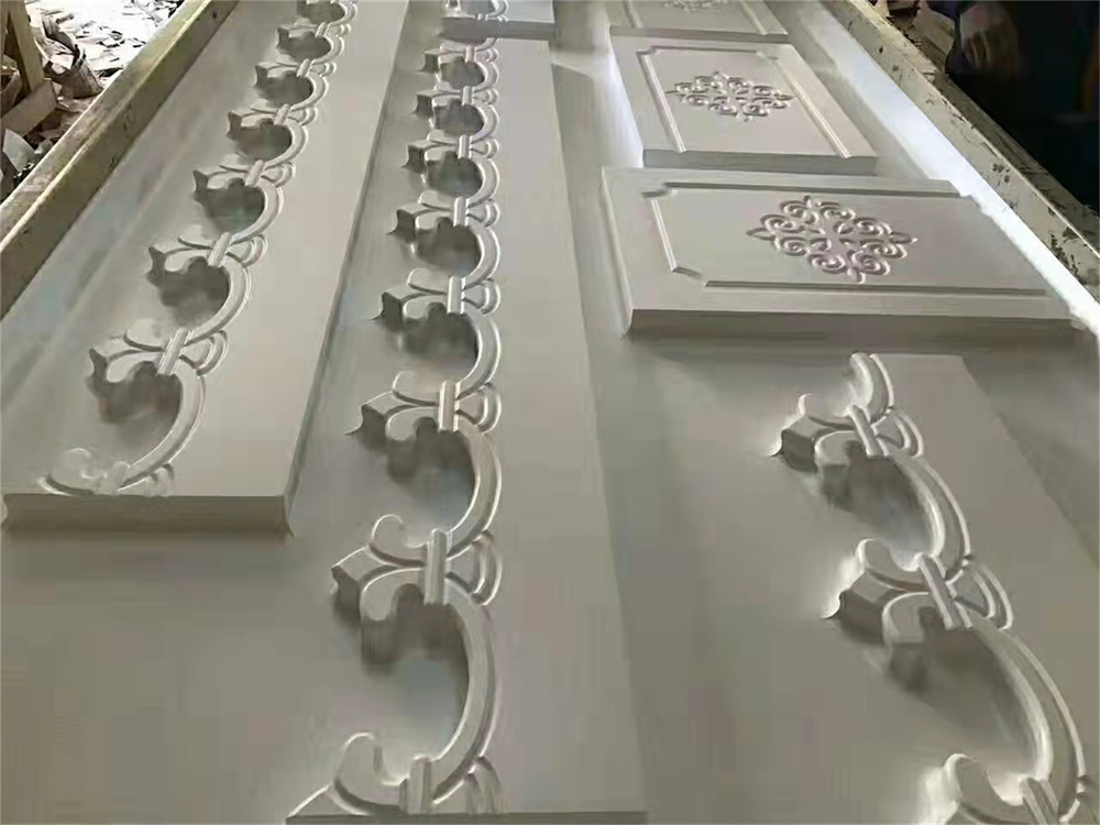 生產(chǎn)柜門(mén)需要什么機器 開(kāi)料機必不可少